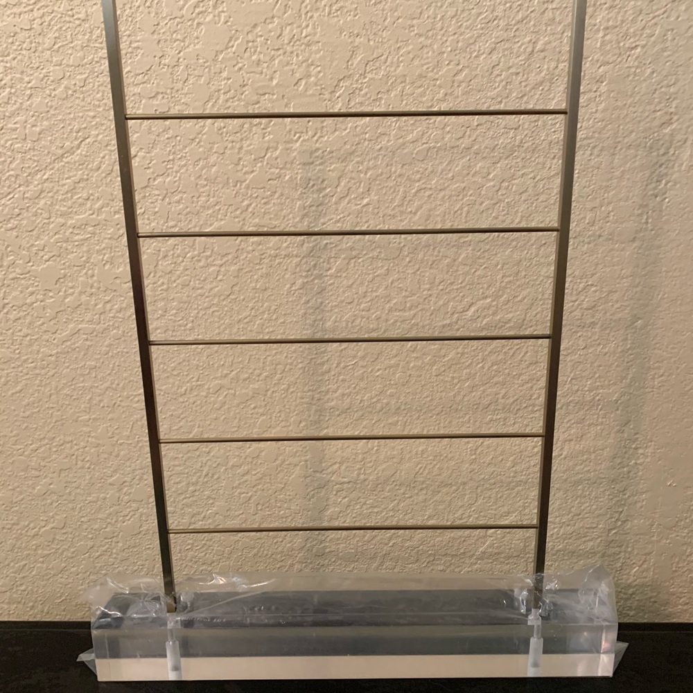 Kendra Scott Ladder Jewelry Display